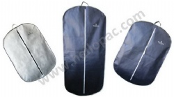 Recyclable Marketing Promotion Foldable Oval Shape Non Woven Suit Cover with Carriable Tote Handle and Zipper Closure for the Storage of Clothes